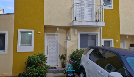 Casa à venda com 3 quartos, sendo 1 suíte,  no condomínio Moradas do Horto, São Paulo - SP