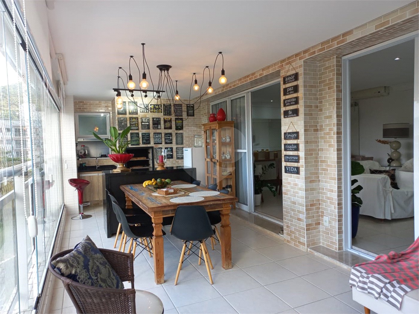Apartamento à venda ou para alugar com 3 suítes em Enseada, Guarujá, SP