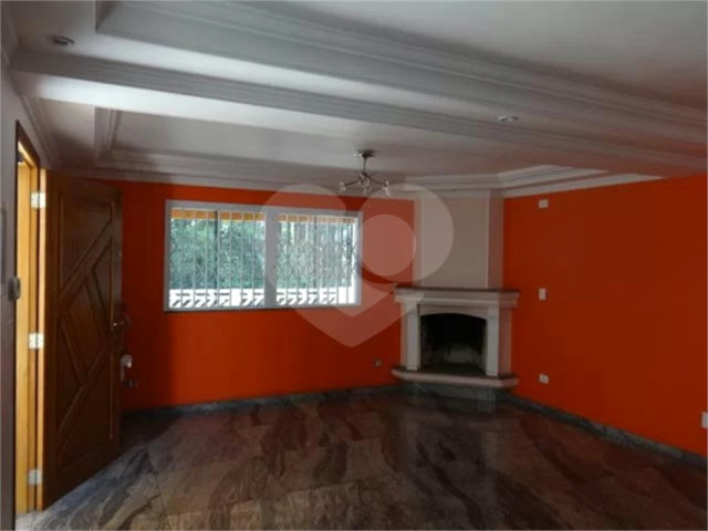 Casa à venda com 4 quartos, sendo 2 suítes,  em Horto, São Paulo, SP