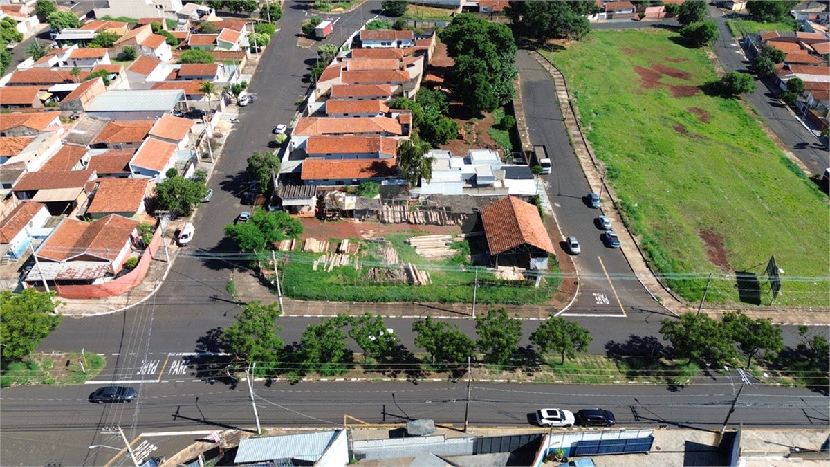 Terreno à venda em Parque Laranjeiras, Araraquara, SP