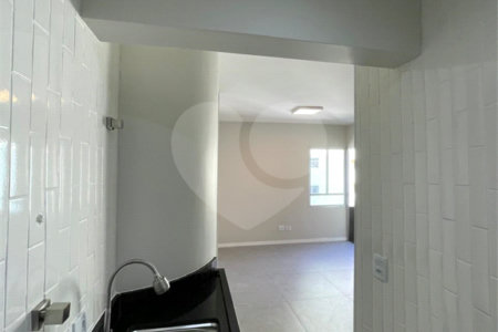 Flat à venda com 1 suíte em Liberdade, São Paulo, SP