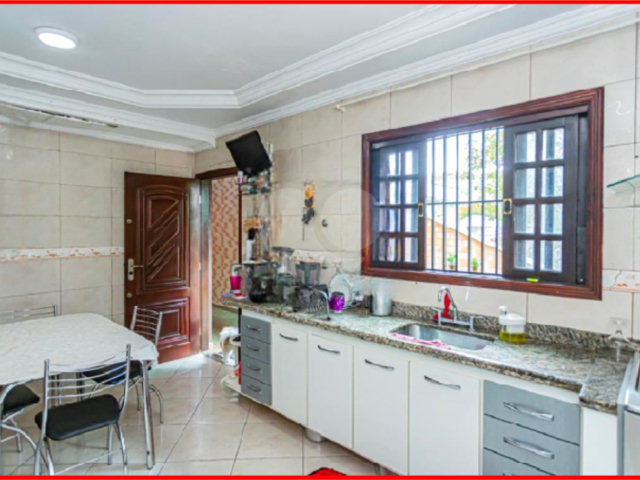 Sobrado à venda com 3 quartos, sendo 1 suíte,  em Jaraguá, São Paulo, SP