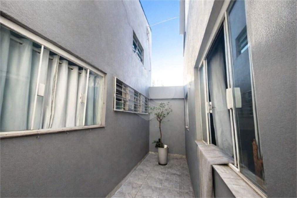 Prédio com Renda no Jabaquara - 773 m2 sendo 13 Studios, Salão Comercial e 22 vagas de garagem!