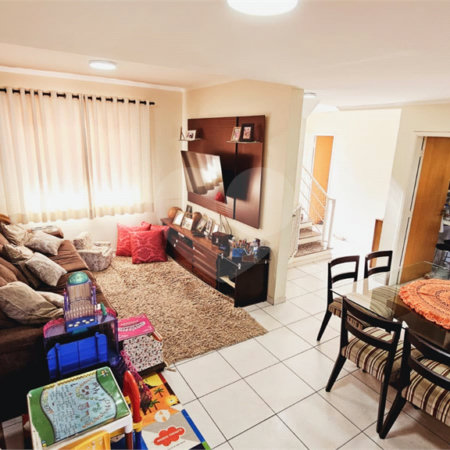 Casa à venda com 4 quartos, sendo 2 suítes, em Jardim Meny, São Roque, SP