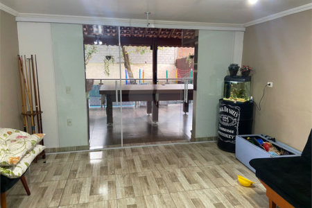 Casa à venda com 3 quartos, sendo 2 suítes, em Jardim Medina, Poá, SP