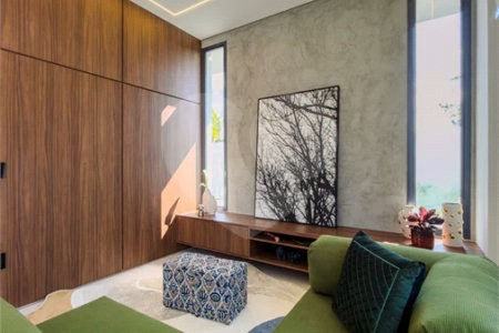 Indaiatuba - Condominio Villa Sapezal - 318 m² de Terreno - 230 m² de Área Construída - 3 suítes, sendo 1 Master com closet planejado - Sala de TV - Sala de estar integrada à Sala de jantar - Cozinha com móveis planejados - Despensa - Escritório planejado - Lavabo - Piscina com preparação para aquec