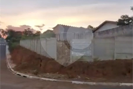Terreno à Venda com 583m² em Atibaia/SP.