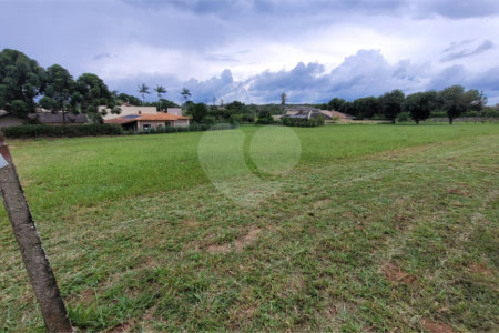 Loteamento Residencial no Condomínio Vila Pinhal do Broa.