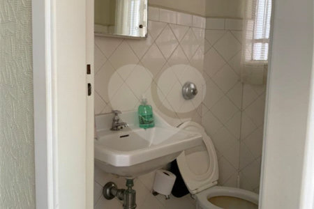 Casa à venda na Aclimação de 190m² com 3 dormitórios e 2 vagas.