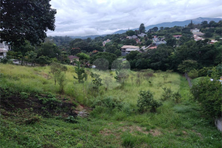 Terreno em Atibaia com 2.090 metros, ótimo para fazer chácara, excelente localização, aceita financiamento