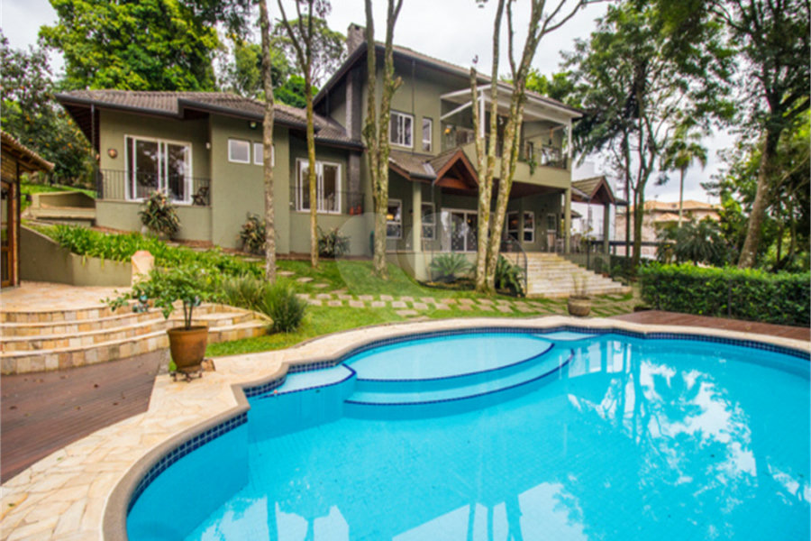 Casa à venda com 4 suítes no condomínio Alpes da Cantareira, Mairiporã - SP
