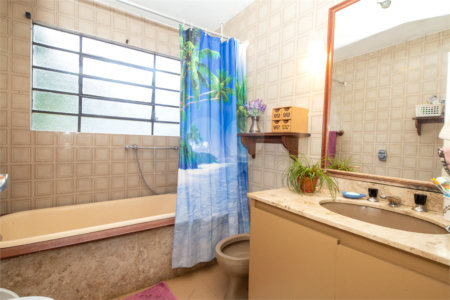 Casa à venda com 3 quartos, sendo 1 suíte, em Alto da Boa Vista, São Paulo, SP