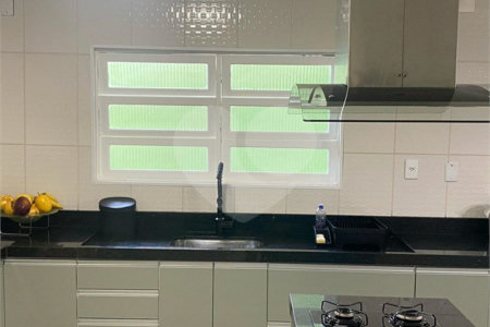 Casa à venda com 3 suítes em Vila Oceania, Poá, SP