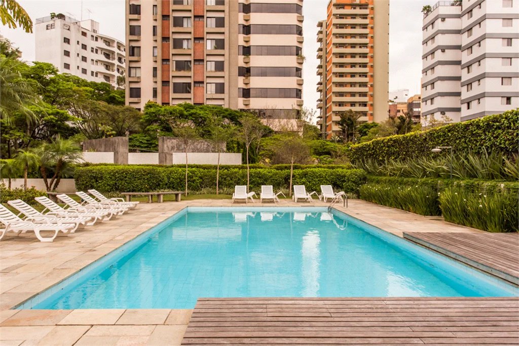 Apartamento à venda com 4 suítes em Real Parque, São Paulo, SP
