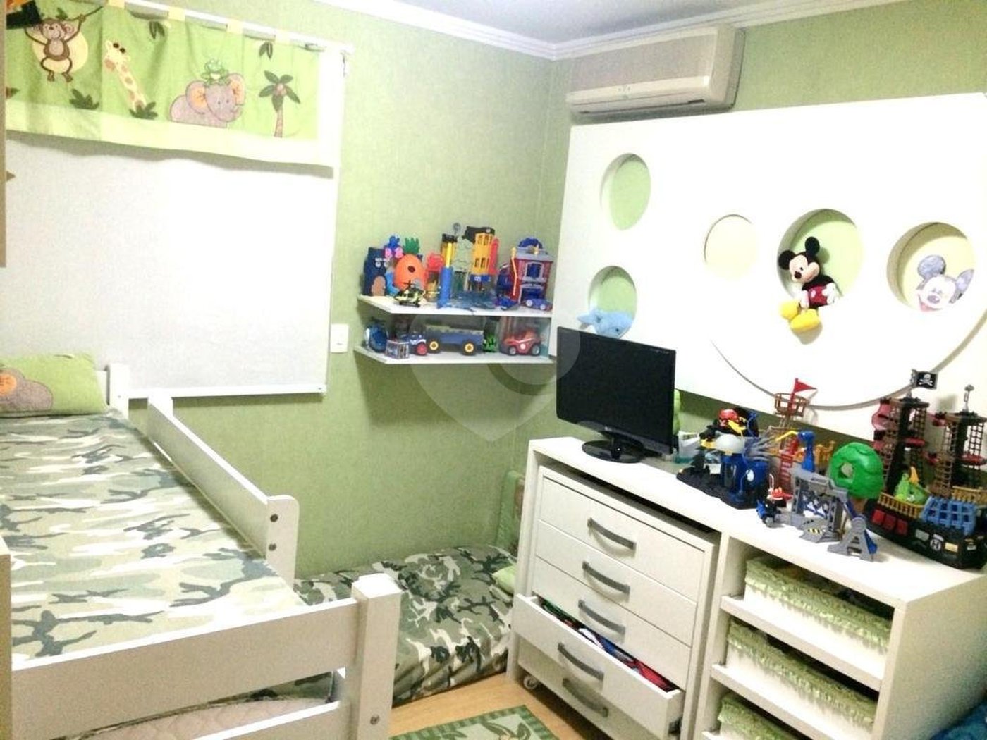 Apartamento à venda com 3 quartos, sendo 1 suíte,  em Bosque da Saúde, São Paulo, SP