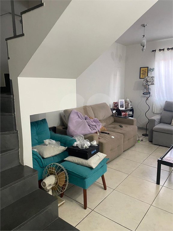 Casa à venda com 3 quartos, sendo 1 suíte, no condomínio Serranos, São Paulo - SP