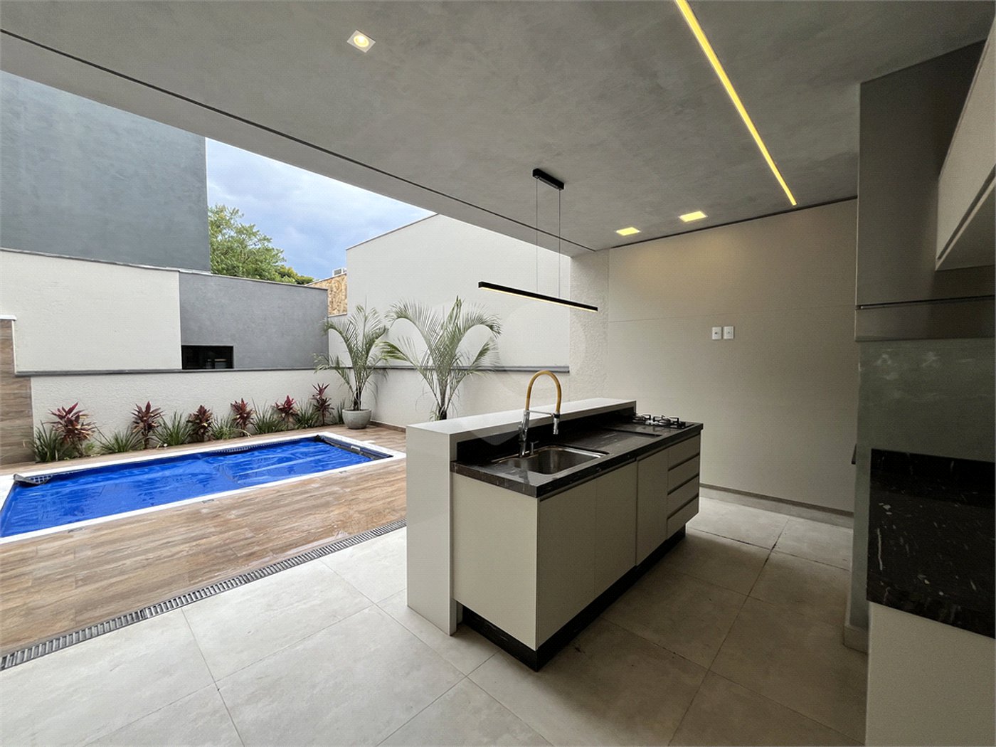 Casa à venda com 4 suítes no condomínio Mont Blanc, Sorocaba - SP