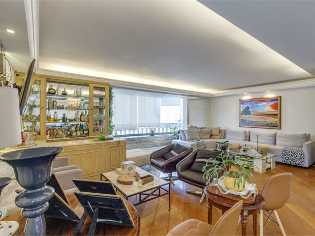 Apartamento à venda com 4 quartos, sendo 2 suítes,  em Campo Belo, São Paulo, SP
