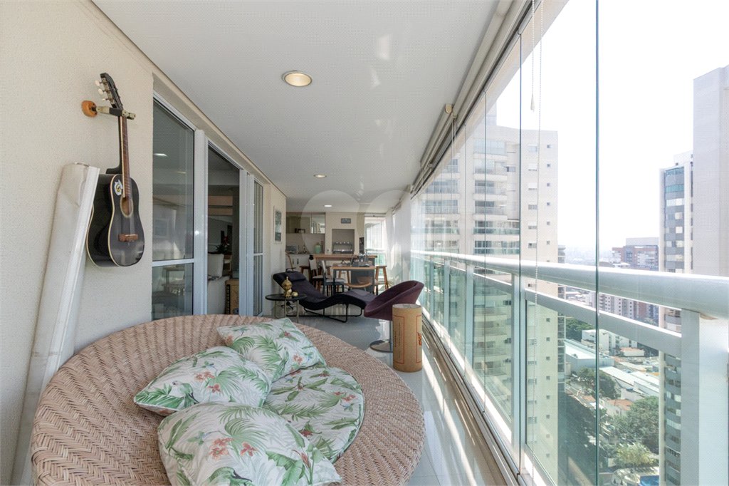 Apartamento à venda com 4 quartos, sendo 3 suítes,  em Vila Romana, São Paulo, SP