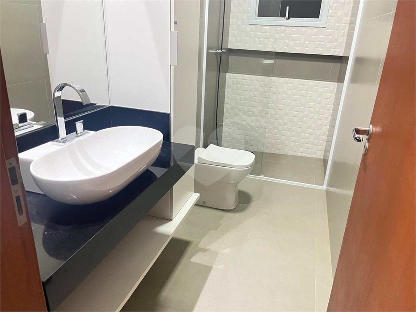 Casa à venda com 3 quartos, sendo 1 suíte, no condomínio Residencial Golden Ville, Itapetininga - SP