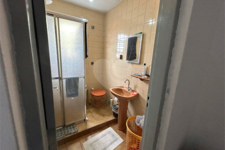 Sobrado à venda com 6 quartos, sendo 1 suíte,  em Vila do Encontro, São Paulo, SP