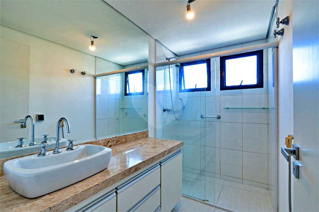 Apartamento à venda com 3 suítes em Campo Belo, São Paulo, SP