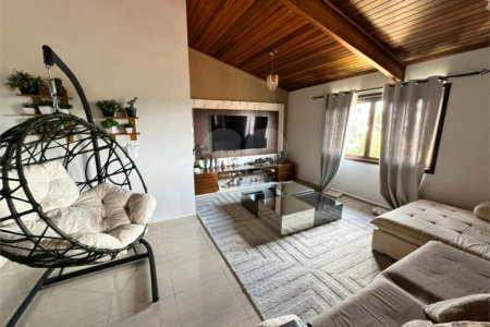 Casa à venda com 3 quartos, sendo 1 suíte, no condomínio Residencial Jardim das Flores 1510, Cotia - SP