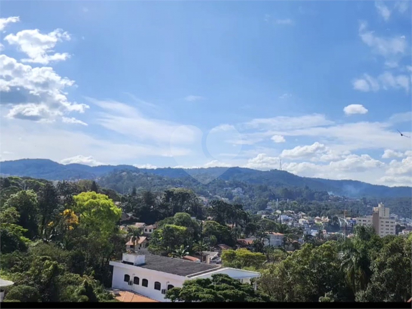 Casa à venda com 4 suítes no condomínio Villaggio Houda, São Paulo - SP