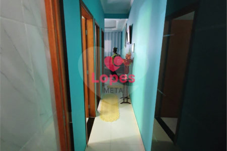 Sobrado à venda com 4 quartos, sendo 1 suíte,  em Jardim Rodolfo, São José dos Campos, SP