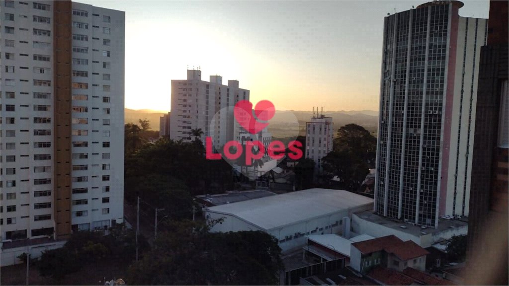 Apartamento à venda com 3 quartos, sendo 1 suíte,  no Centro, São José dos Campos, SP
