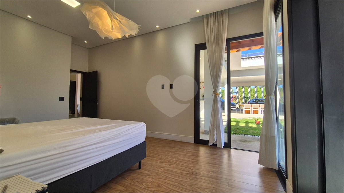 Casa à venda com 5 quartos, sendo 3 suítes, no condomínio Residencial Vale do Lago, Sorocaba - SP