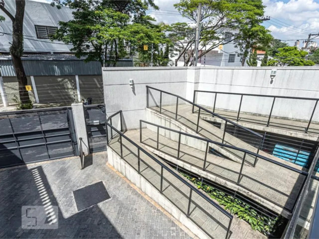 Casa à venda ou para alugar com 3 quartos, sendo 2 suítes,  no condomínio Residencial Erika, São Paulo - SP