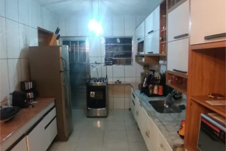 Casa à venda com 3 quartos, sendo 1 suíte, em Jardim Cris, São Paulo, SP