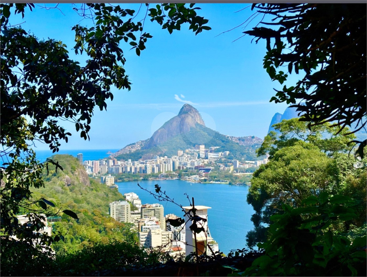 Casa à venda com 4 quartos, sendo 1 suíte, em Lagoa, Rio de Janeiro, RJ