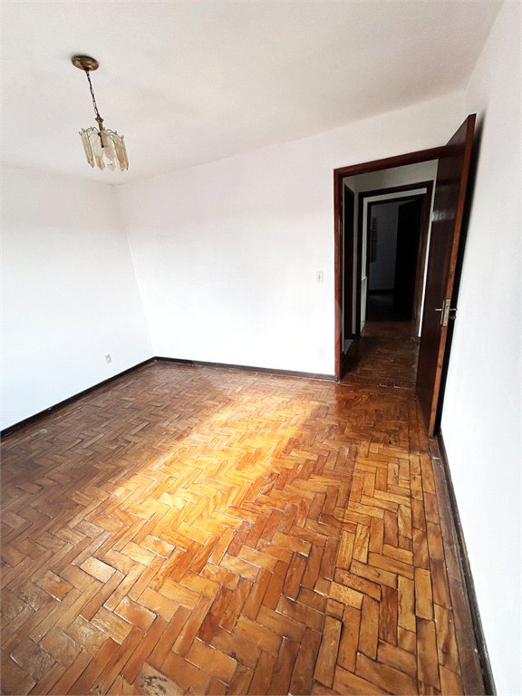 Sobrado à venda com 3 quartos, sendo 1 suíte,  em Jardim Santa Emília, São Paulo, SP