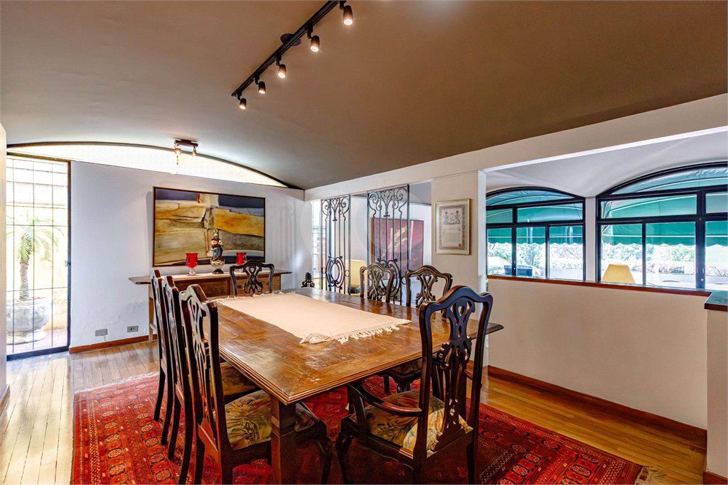 Casa à venda com 4 quartos, sendo 2 suítes, em Jardim Everest, São Paulo, SP