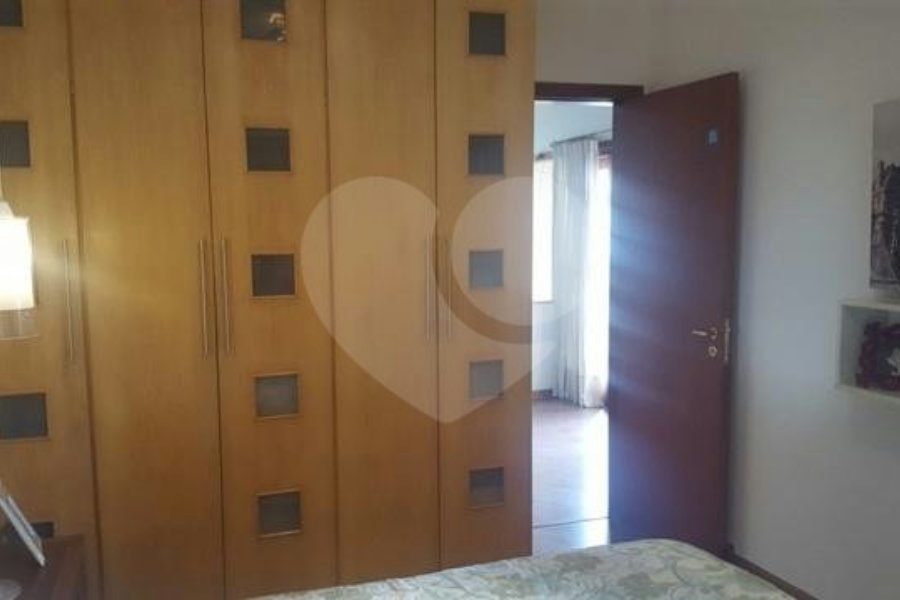 Sobrado à venda com 5 quartos, sendo 1 suíte, em Jardim Virginia Bianca, São Paulo, SP