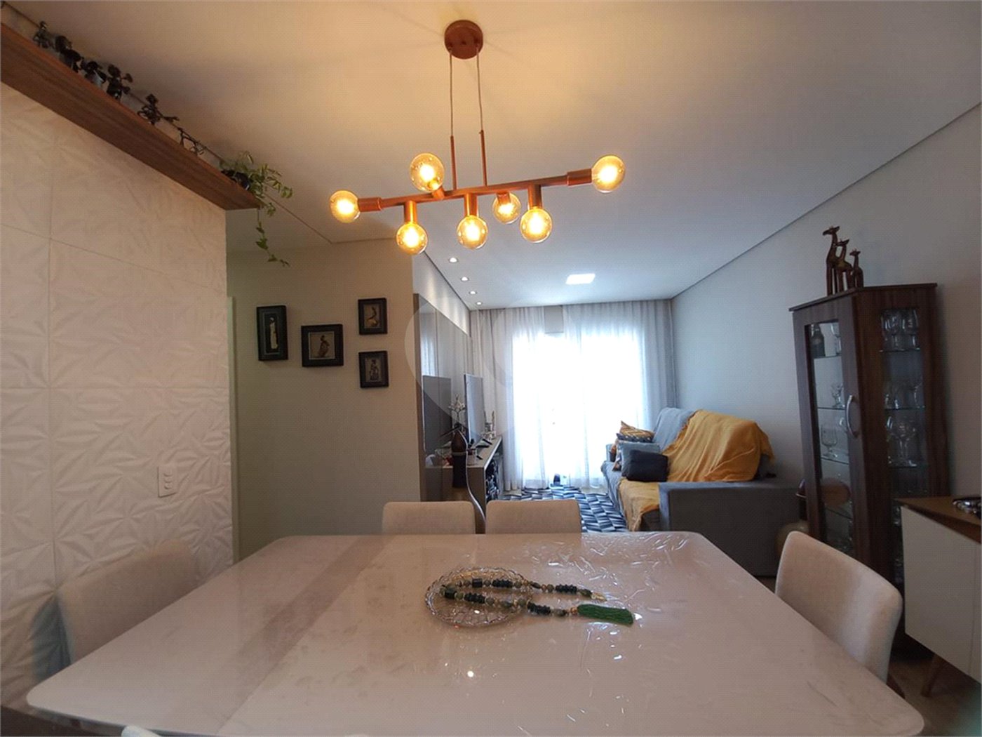 Apartamento à venda com 2 quartos, sendo 1 suíte,  em Jardim São Pedro, Mogi das Cruzes, SP