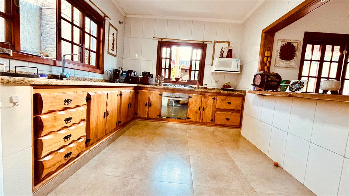 Sobrado à venda com 3 quartos, sendo 1 suíte, em Chácara Recanto Verde, Cotia, SP