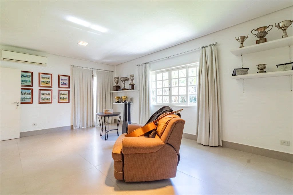 Casa à venda com 7 quartos, sendo 5 suítes, em Morumbi, São Paulo, SP