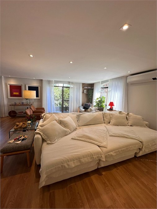 Apartamento para alugar com 3 quartos, sendo 2 suítes, em Moema, São Paulo, SP