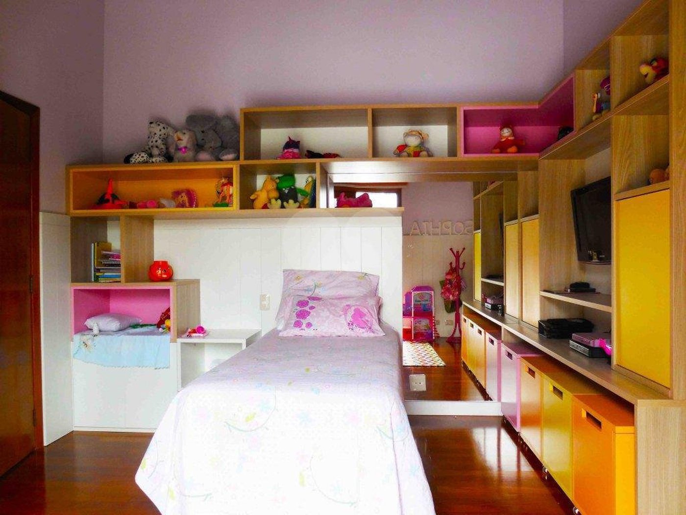 Casa à venda com 4 suítes no condomínio Vilaggio Monte Alegre, São Paulo - SP
