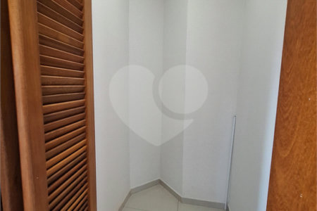 Casa à venda com 4 suítes no condomínio Terras de São Francisco, Vinhedo - SP