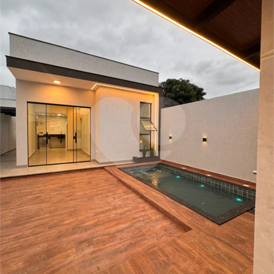 Casa à venda com 2 quartos, sendo 1 suíte, em Guriri, Cabo Frio, RJ