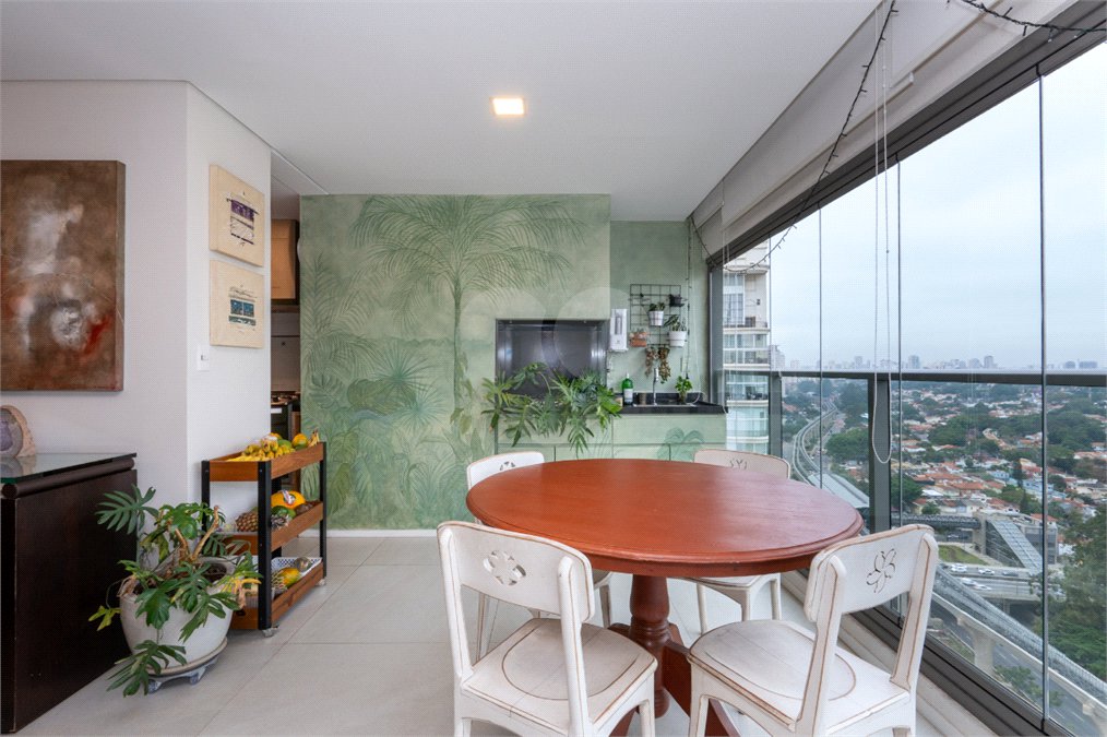 Apartamento à venda com 3 suítes em Campo Belo, São Paulo, SP