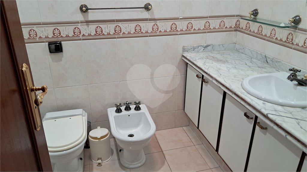 Casa à venda ou para alugar com 3 quartos, sendo 1 suíte, no condomínio Maison, São Paulo - SP