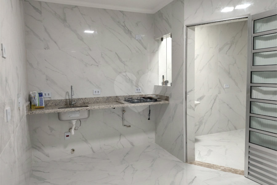 Casa à venda com 3 quartos, sendo 1 suíte,  no condomínio Res Saint Honoré, São Paulo - SP