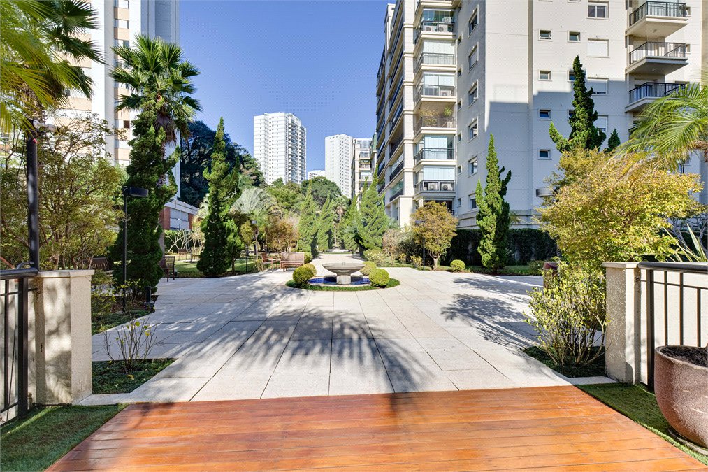 Apartamento à venda ou para alugar com 4 suítes em Alto da Boa Vista, São Paulo, SP