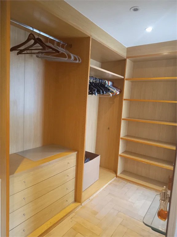 Apartamento à venda com 3 suítes em Vila Suzana, São Paulo, SP
