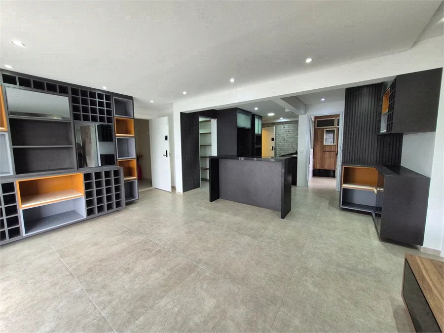 Apartamento à venda com 4 quartos, sendo 2 suítes,  em Jardim Vazani, São Paulo, SP